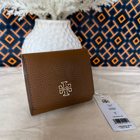 NWT Tory Burch Britten Compact Wallet  Pebbled Leather In moose brown - Picture 4 of 10